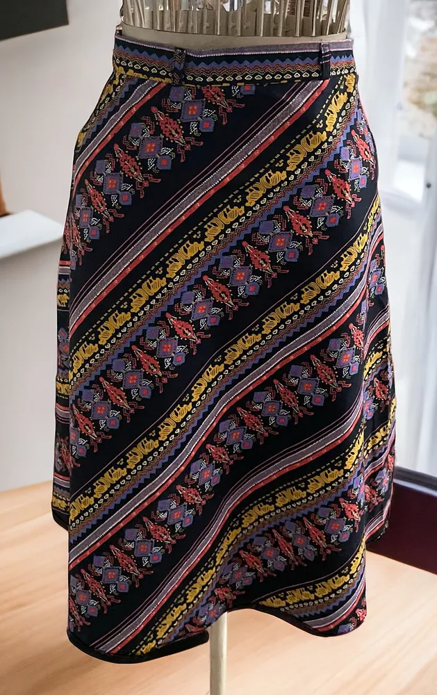 DÁMSKÁ RETRO SUKNĚ > 140