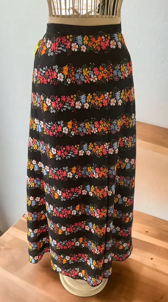 DÁMSKÁ DOBOVÁ, RETRO SUKNĚ > 38