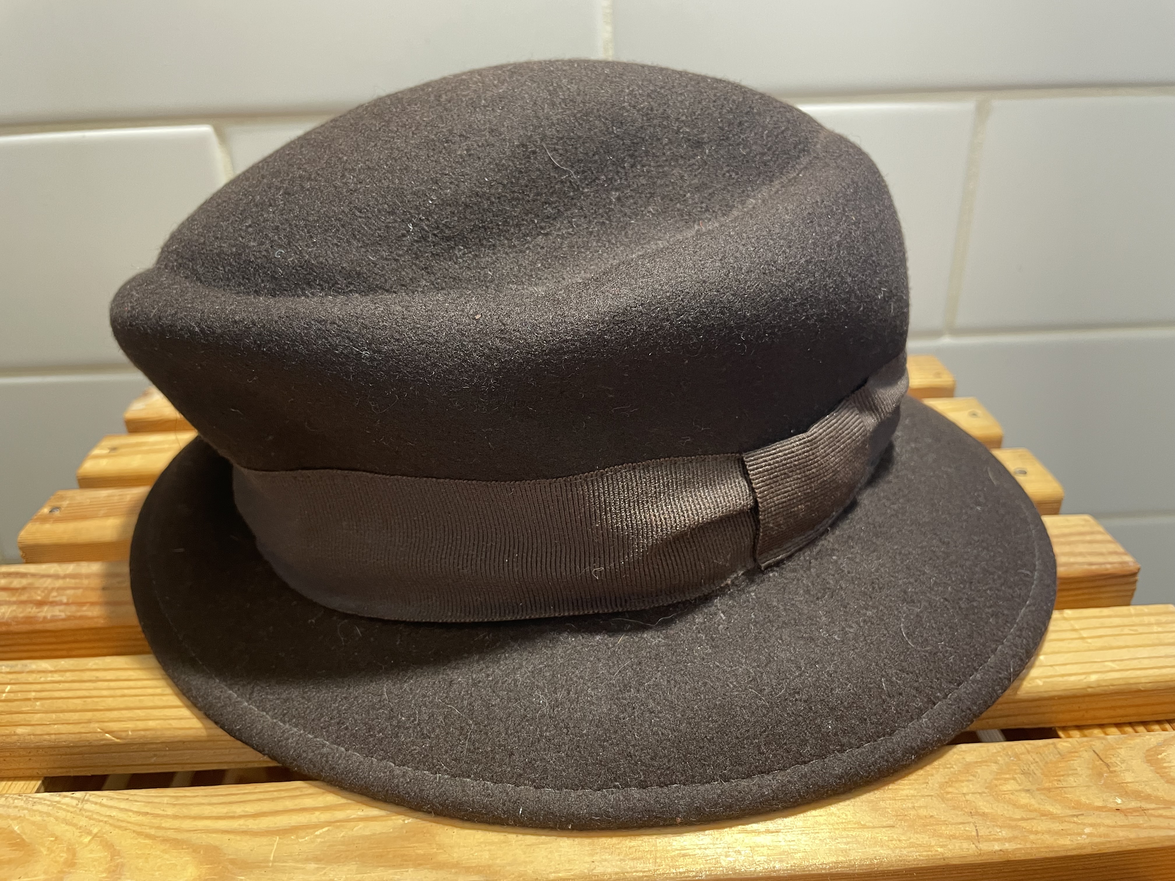 dámský elegantní klobouk