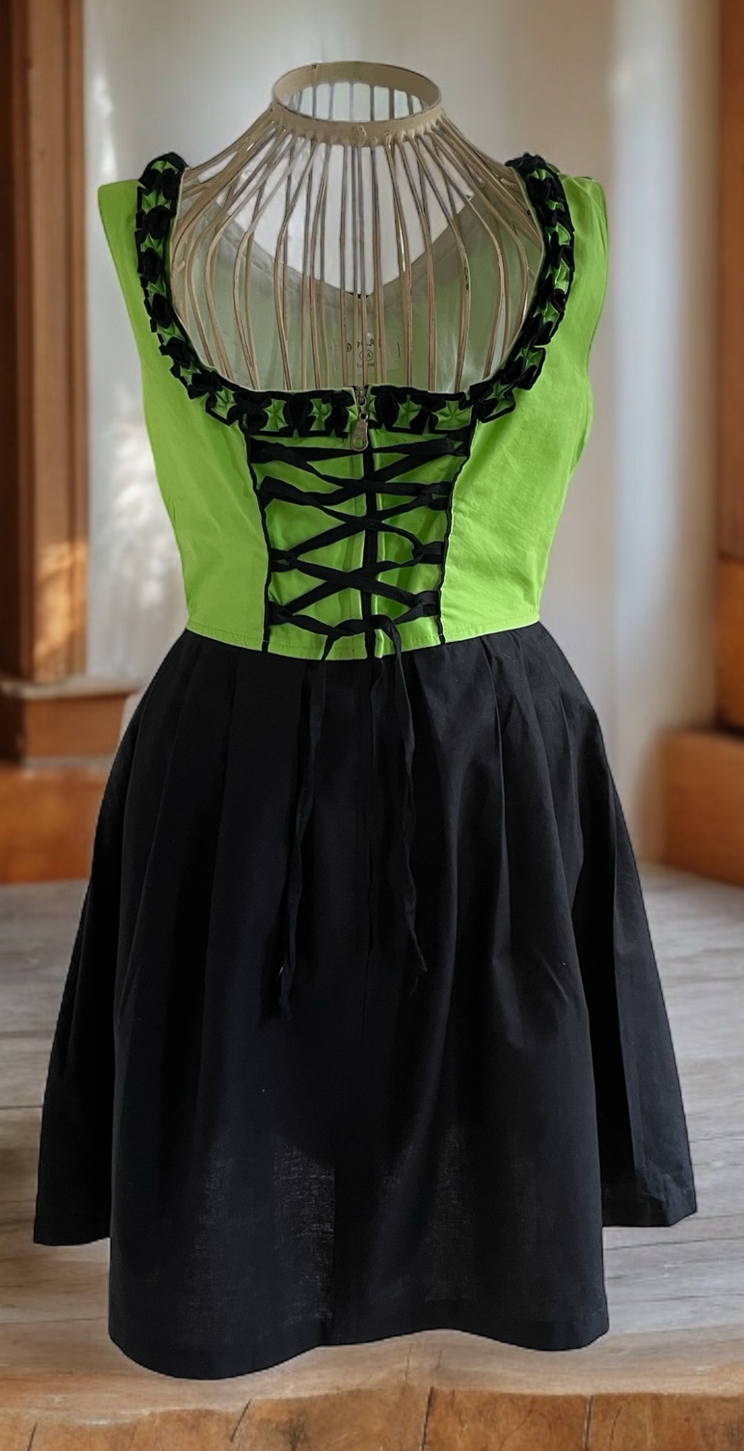 Dámské dobové šaty DIRNDL vel XS