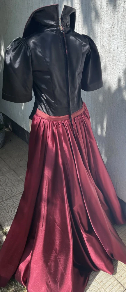 Karnevalový dámský kostým šatovka šlechtična, vamp vel. 36