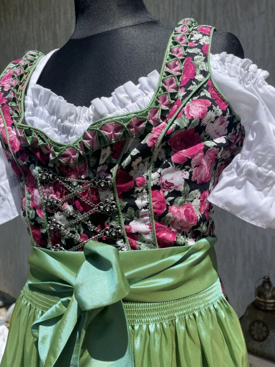 Dívčí / dámské šaty dirndl, selský styl vel. XXS