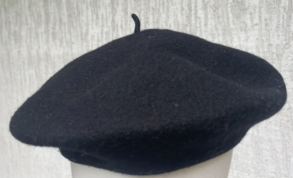 Vlněný baret