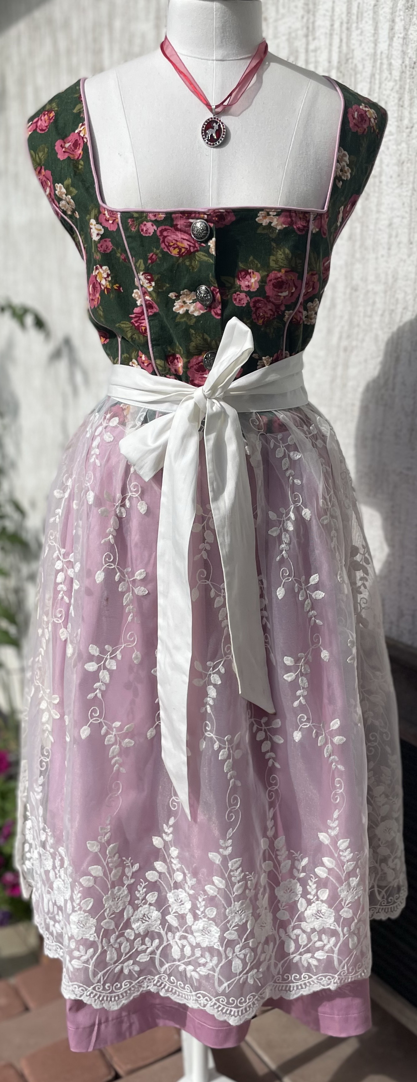 Dámské dirndl šaty v selském stylu vel. 46