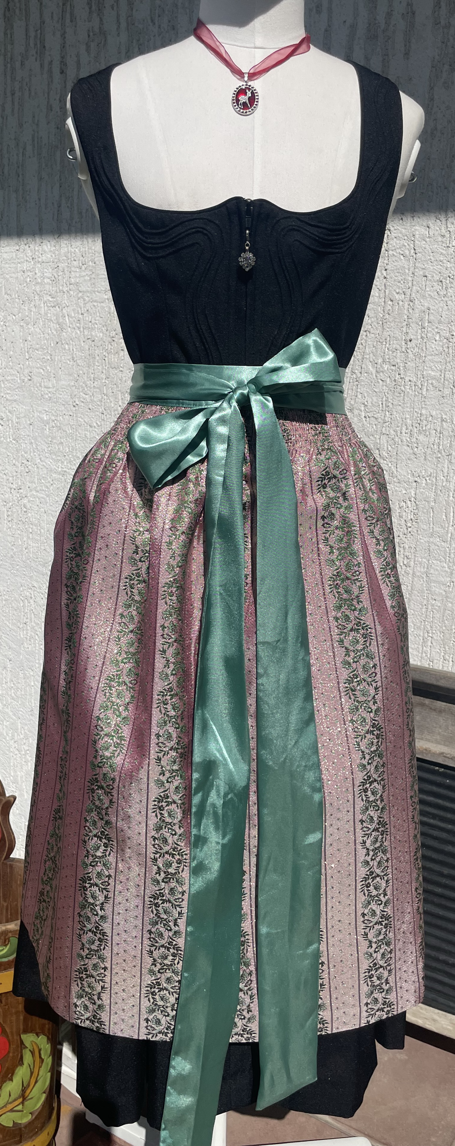 Dámské elegantní dirndl šaty vel. 40