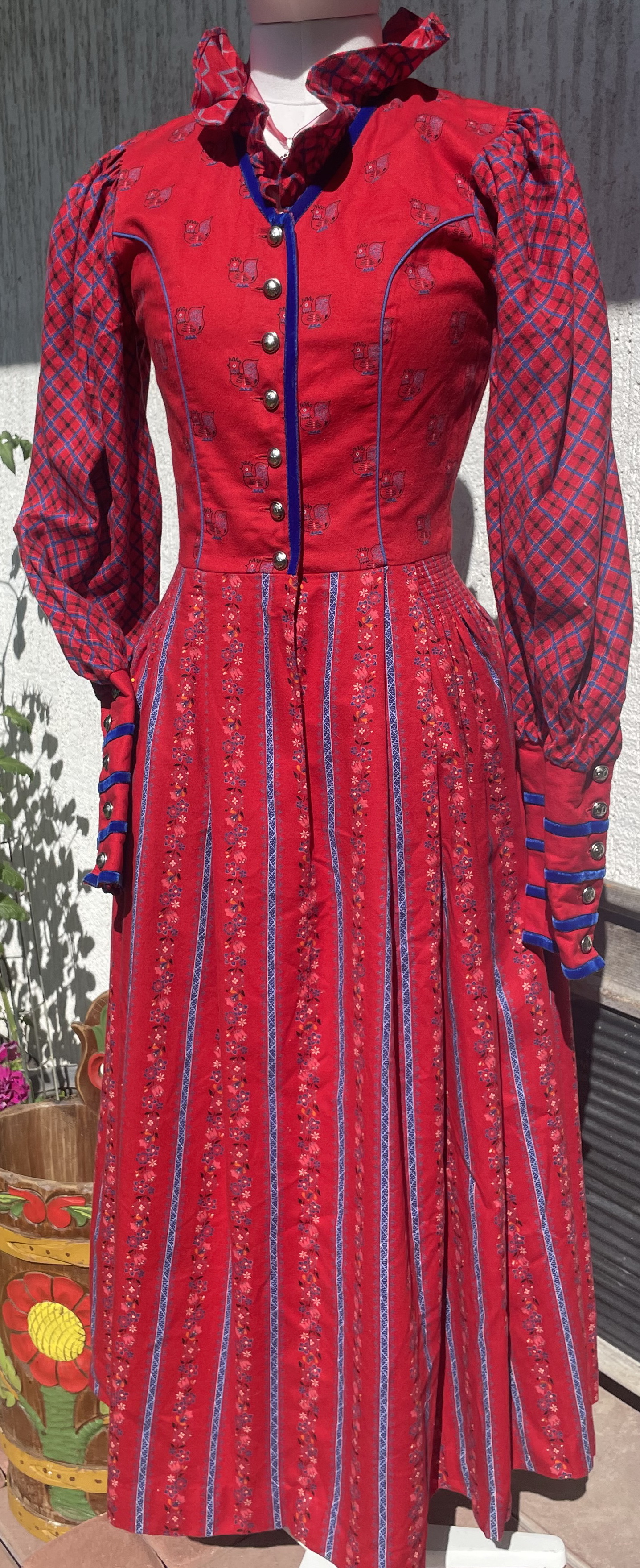 Dámské teplejší šaty dirndl šaty, selský styl. 36