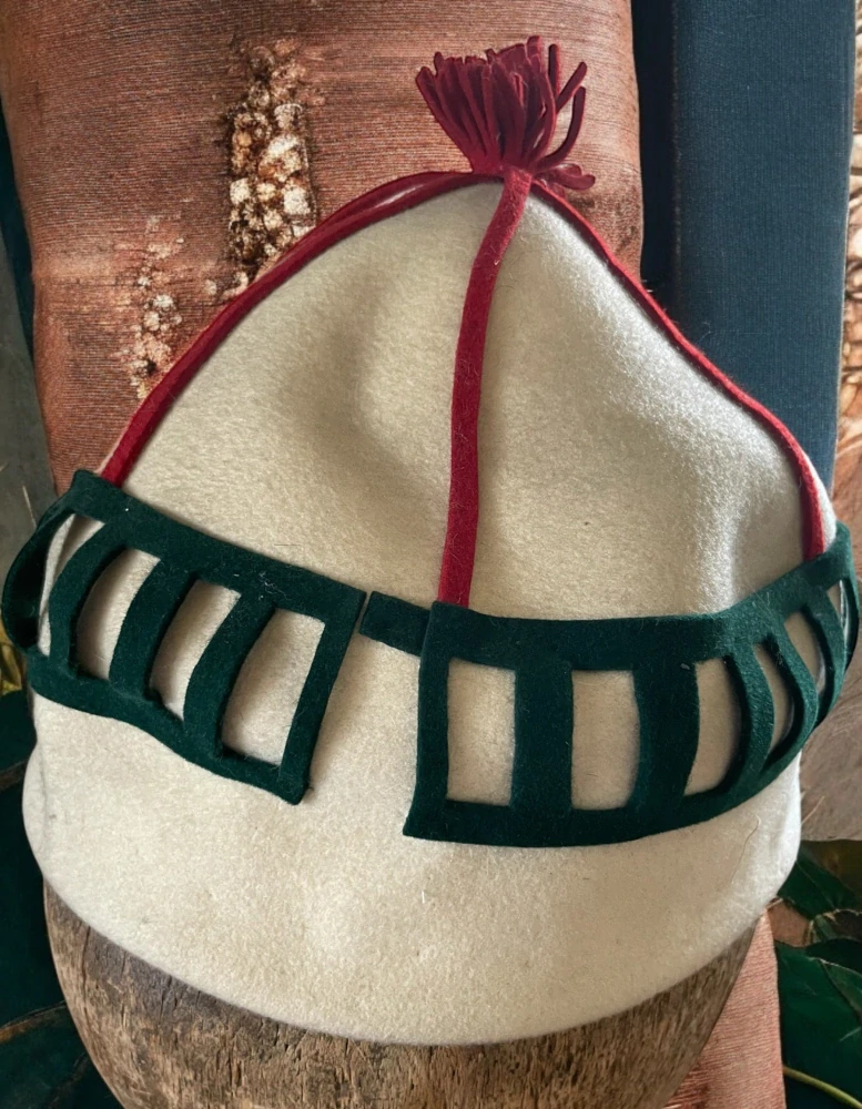 karnevalový doplněk "dvorská" čepice