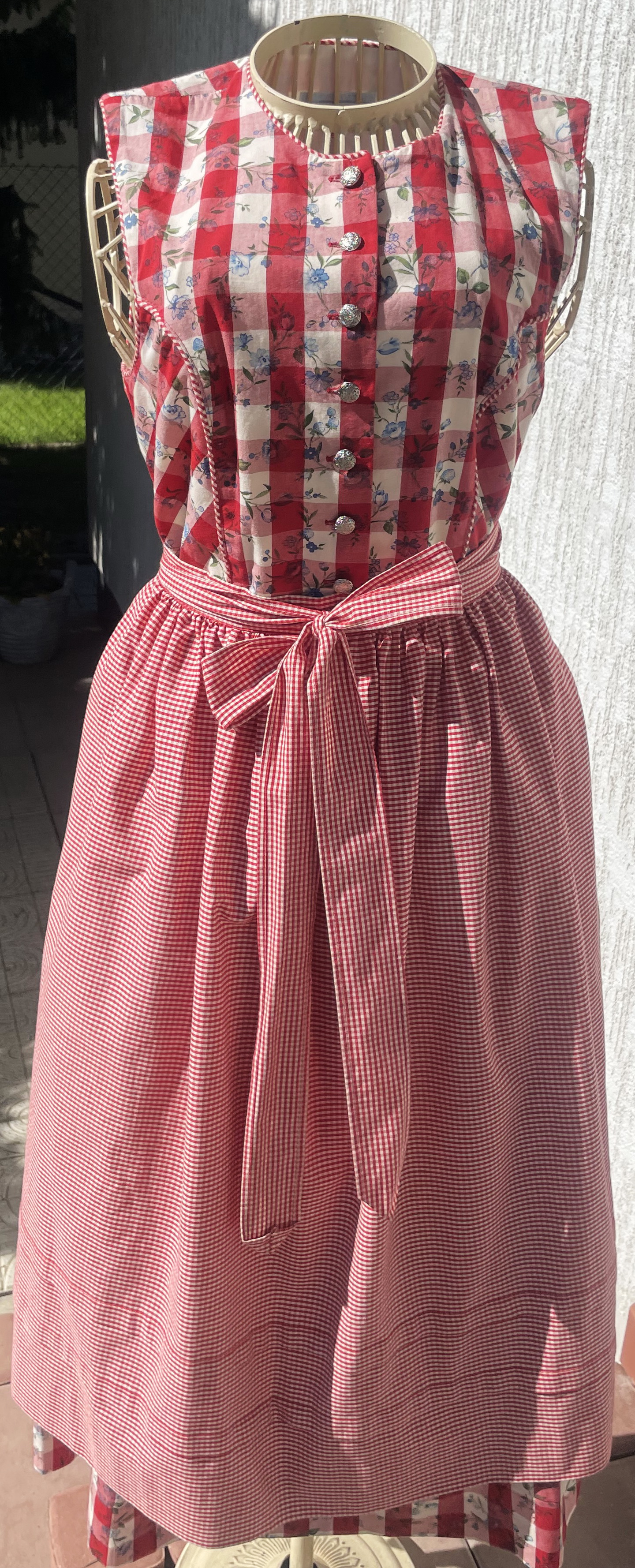 Dívčí / dámské šaty dirndl, dobový, selský styl vel. 164