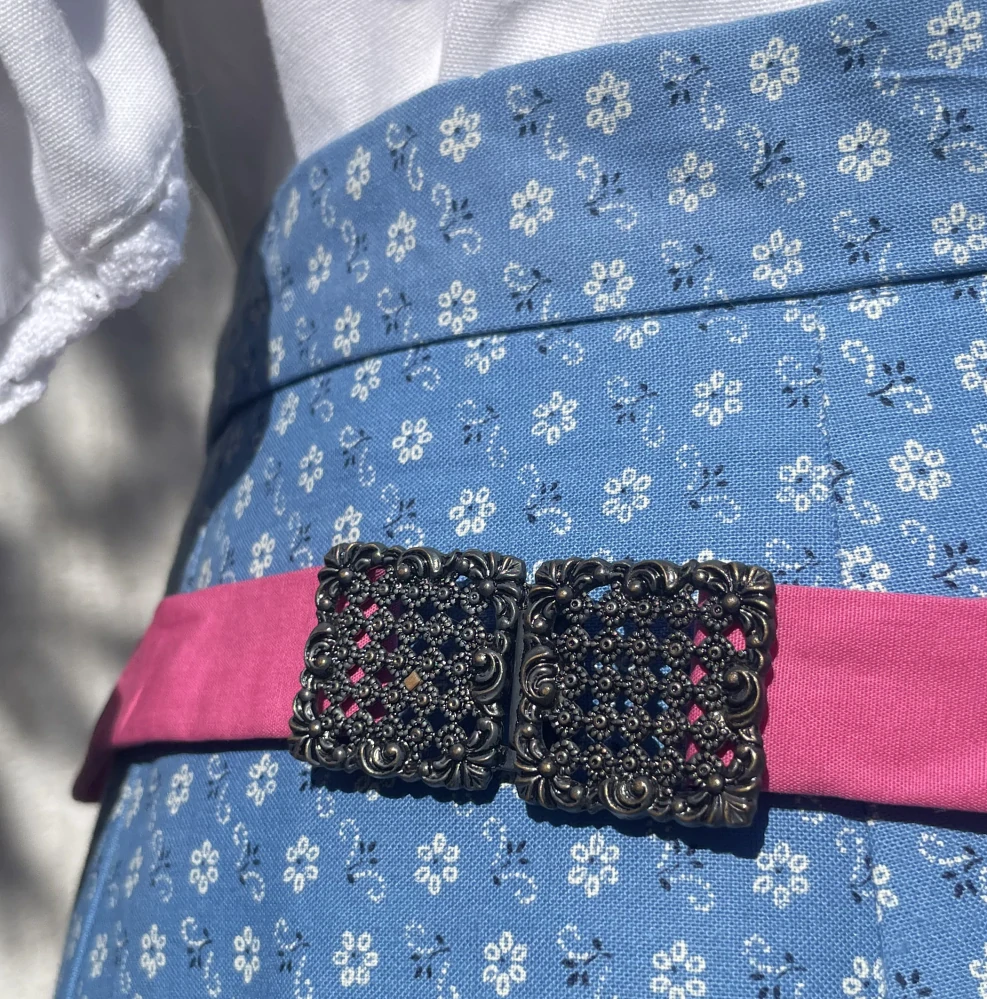 Dámská zástěra v selském dirndl stylu vel. 40