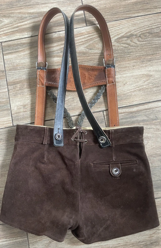 Kožené dirndl kraťasy vel. 38