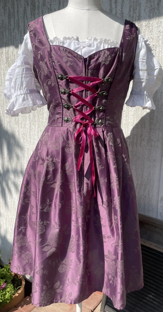 Dámské dirndl šaty vel. 40