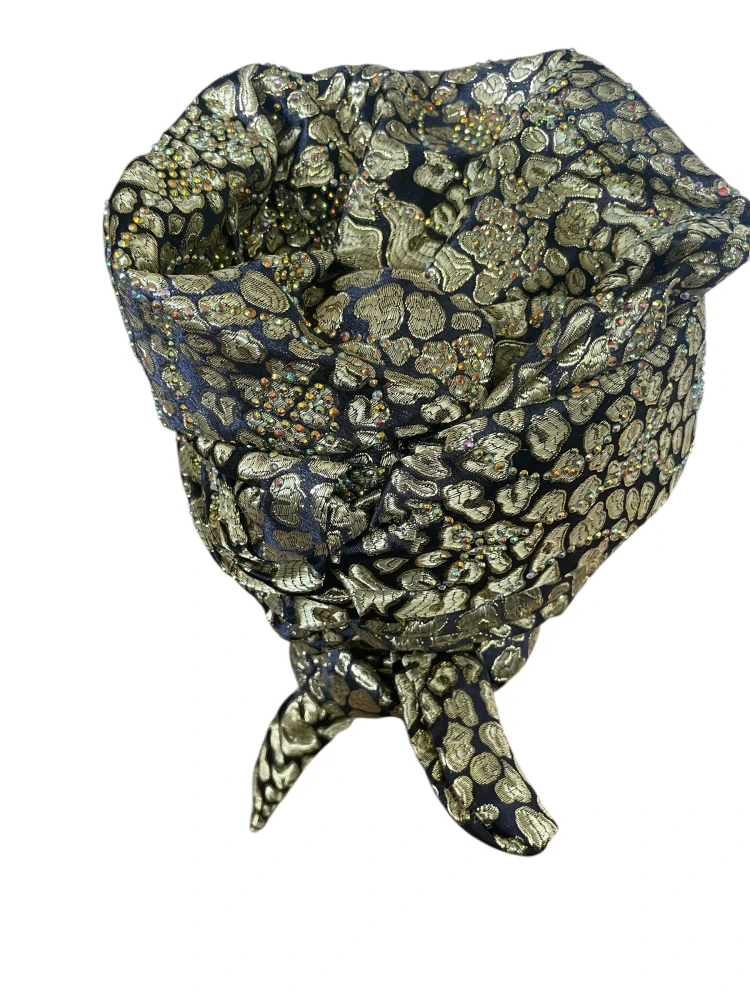 turban v orientálním, africkém stylu