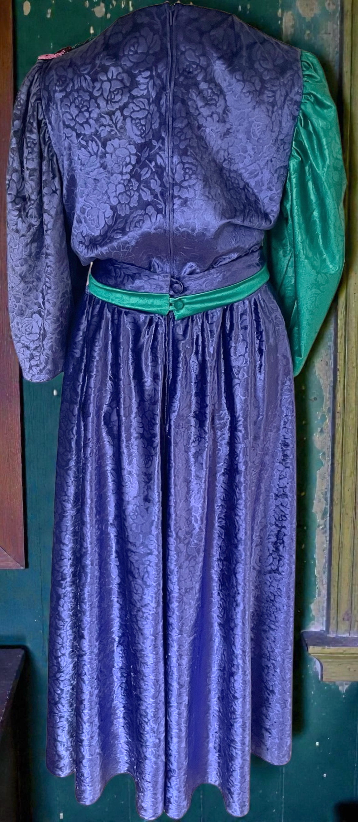 Karnevalový kostým šaty v retro, dobovém stylu šlechtična vel. 40