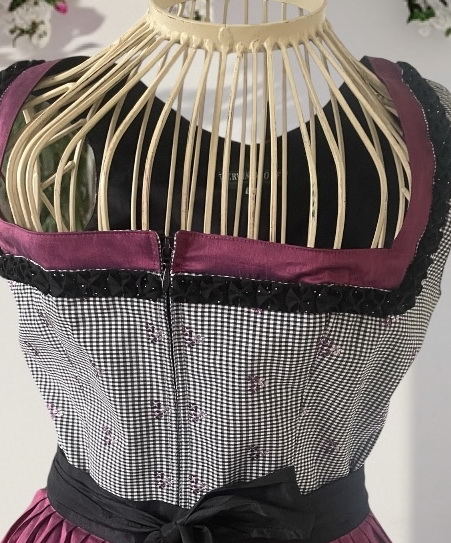 Dámské šaty v selském dirndl stylu vel. XS