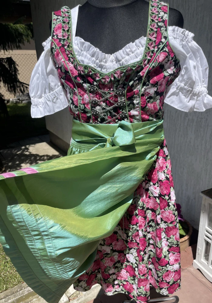 Dívčí / dámské šaty dirndl, selský styl vel. XXS