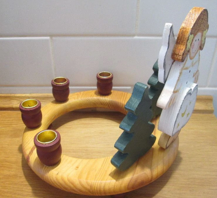 Dřevěný adventní svícen