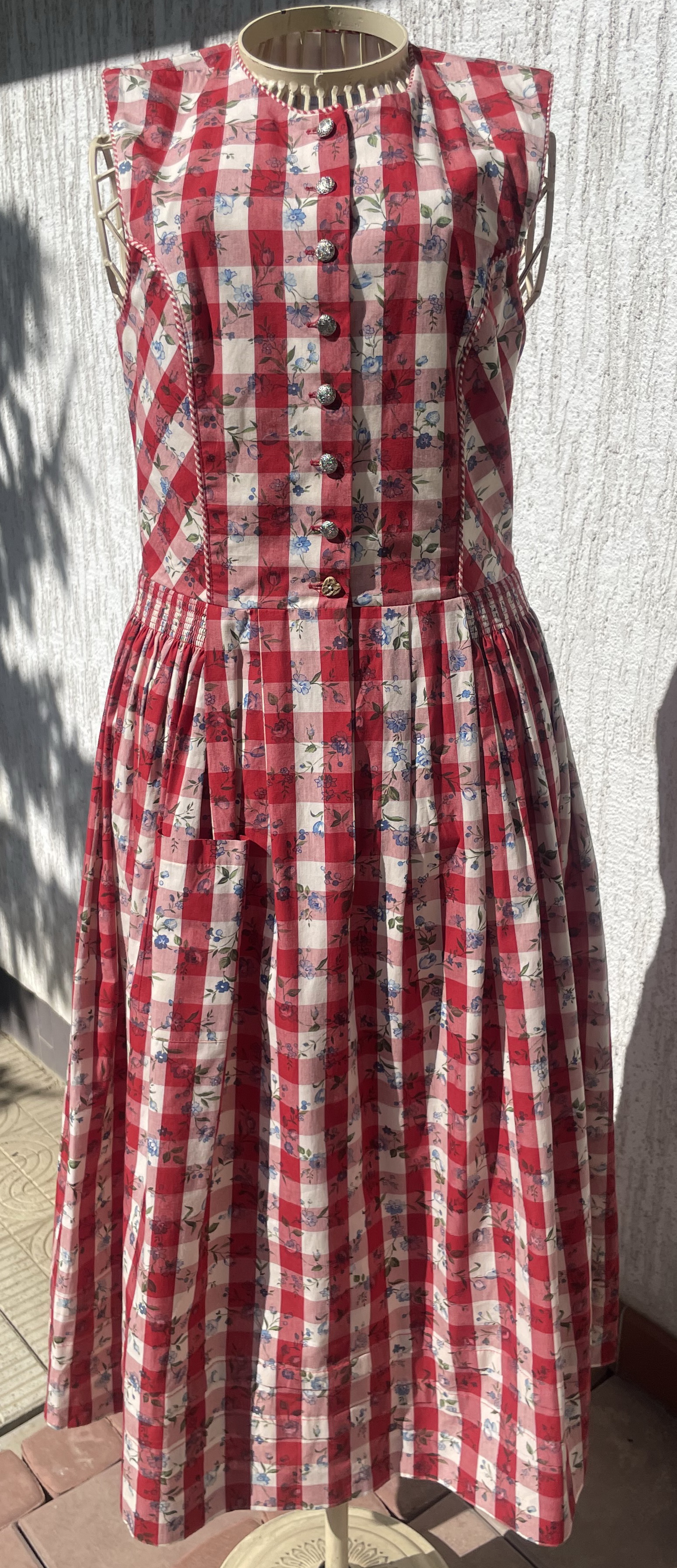 Dívčí / dámské šaty dirndl, dobový, selský styl vel. 164