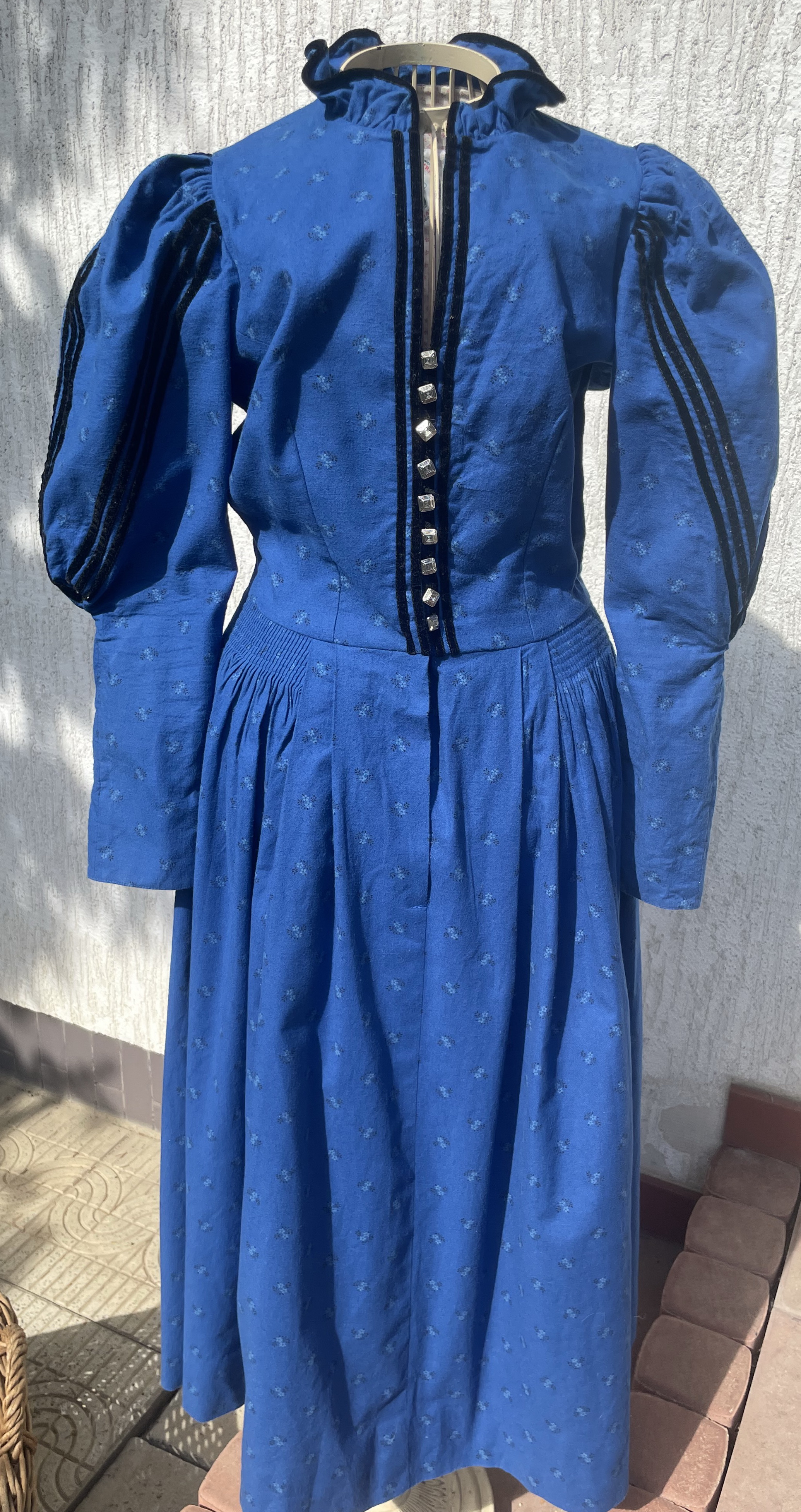 Dámské šaty v selském, dobovém stylu vel. 36/38
