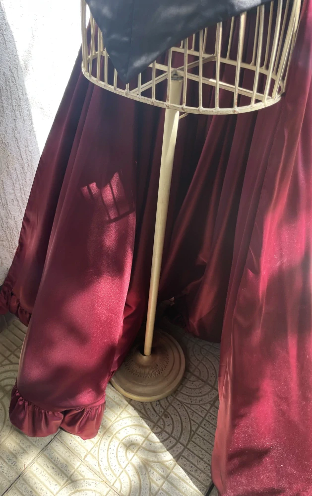 Karnevalový dámský kostým šatovka šlechtična, vamp vel. 36