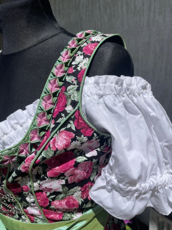 Dívčí / dámské šaty dirndl, selský styl vel. XXS