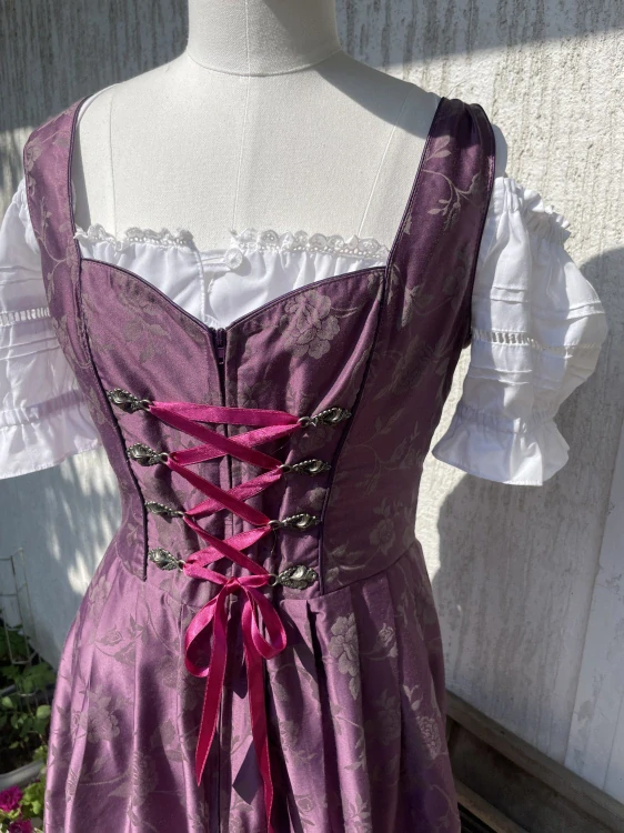 Dámské dirndl šaty vel. 40