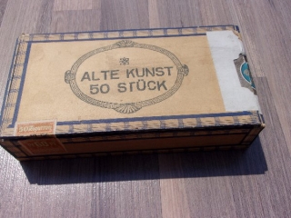 REKVIZITA pevná krabička na cigarety