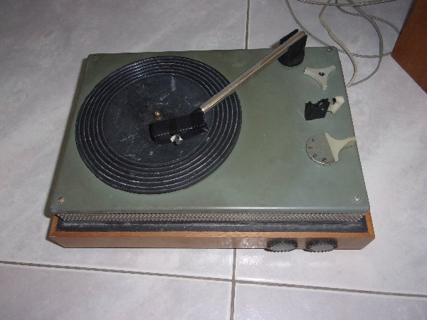 rekvizita RETRO GRAMOFON