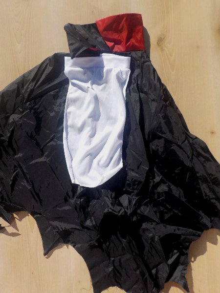 karnevalový kostým plášť +fiží UPÍR > 116