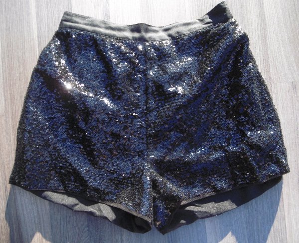 dívčí elegantní flitříkové kraťasy 9-10 let > 140
