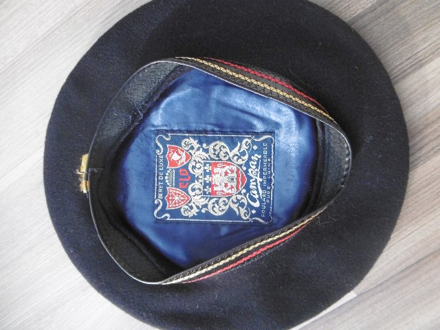 dobový baret
