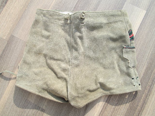 dětské DIRNDL kraťasy prostý chlapec > 116